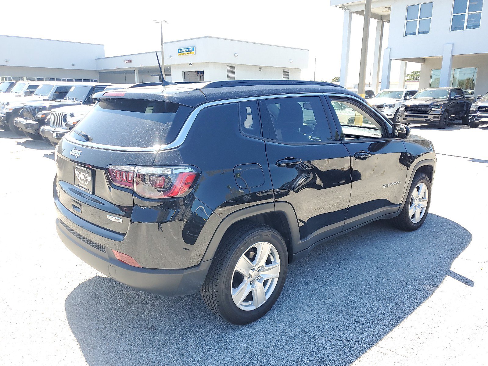 Used 2022 Jeep Compass Latitude image 6