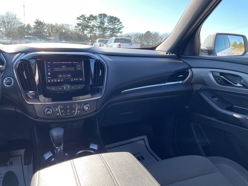 Used 2023 Chevrolet Traverse LT image 24