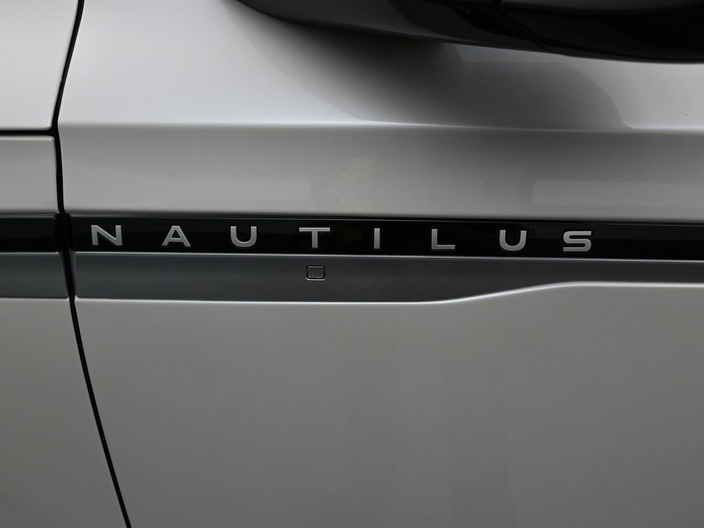 New 2026 Lincoln Nautilus Premier image 11