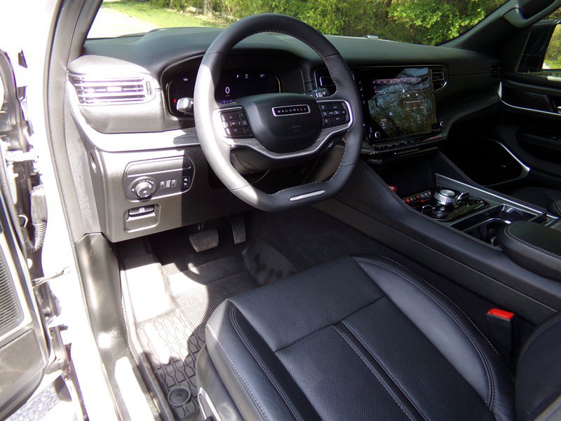 Used 2023 Jeep Wagoneer Series III w/ Convenience Group I AWD/4WD image 21