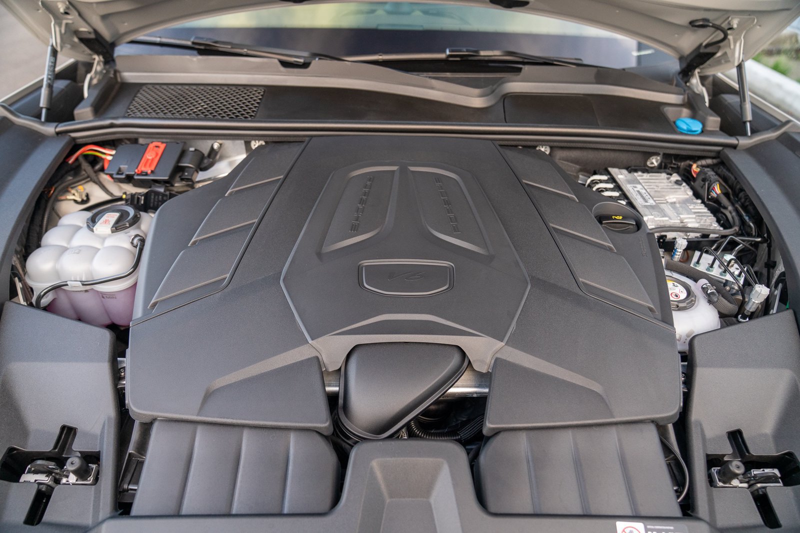 New 2026 Porsche Cayenne E-Hybrid Coupe AWD/4WD image 29