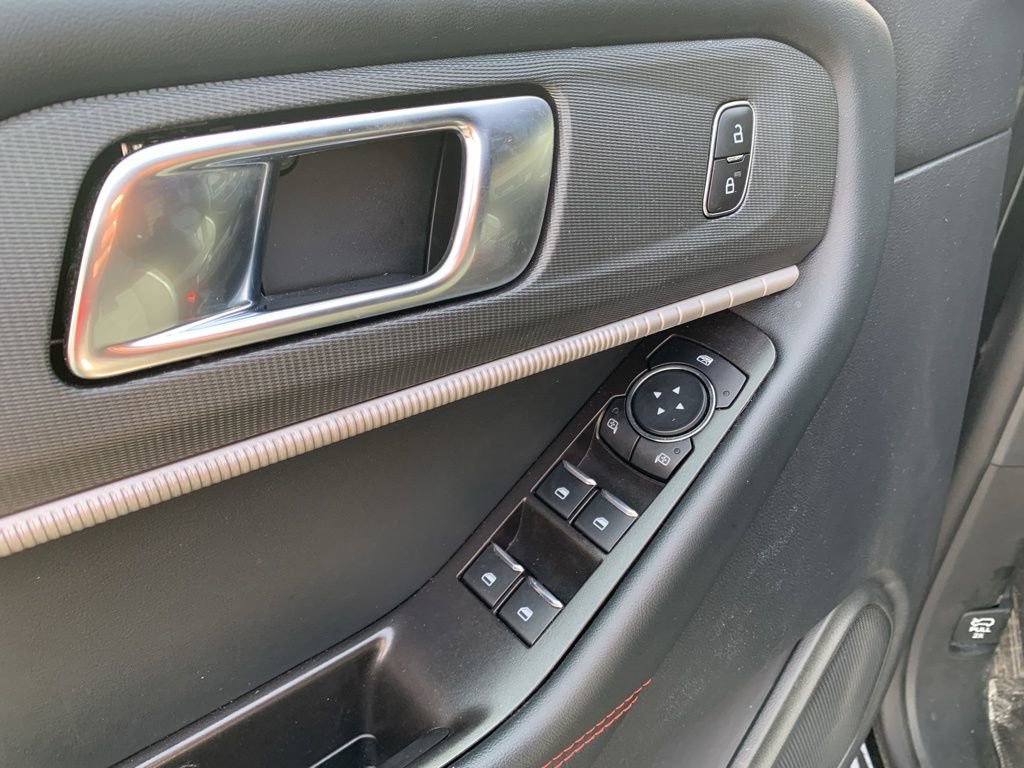 Used 2025 Ford Explorer ST-Line w/ ST-Line Street Pack image 19