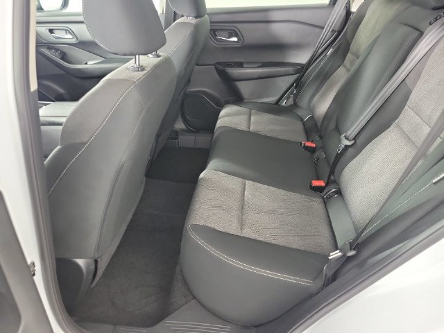 Used 2024 Nissan Rogue SV FWD image 21