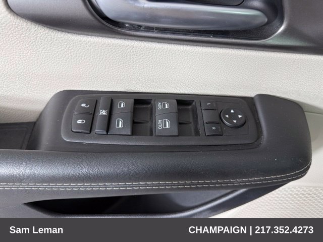 Used 2024 Chrysler Pacifica Touring-L FWD image 13