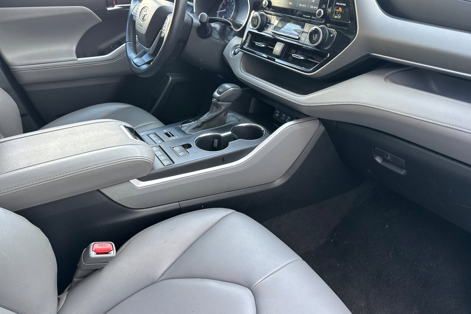 Used 2022 Toyota Highlander XLE image 21