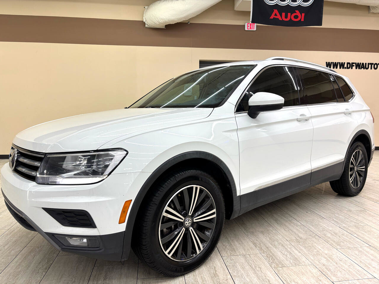 Used 2018 Volkswagen Tiguan SEL image 2