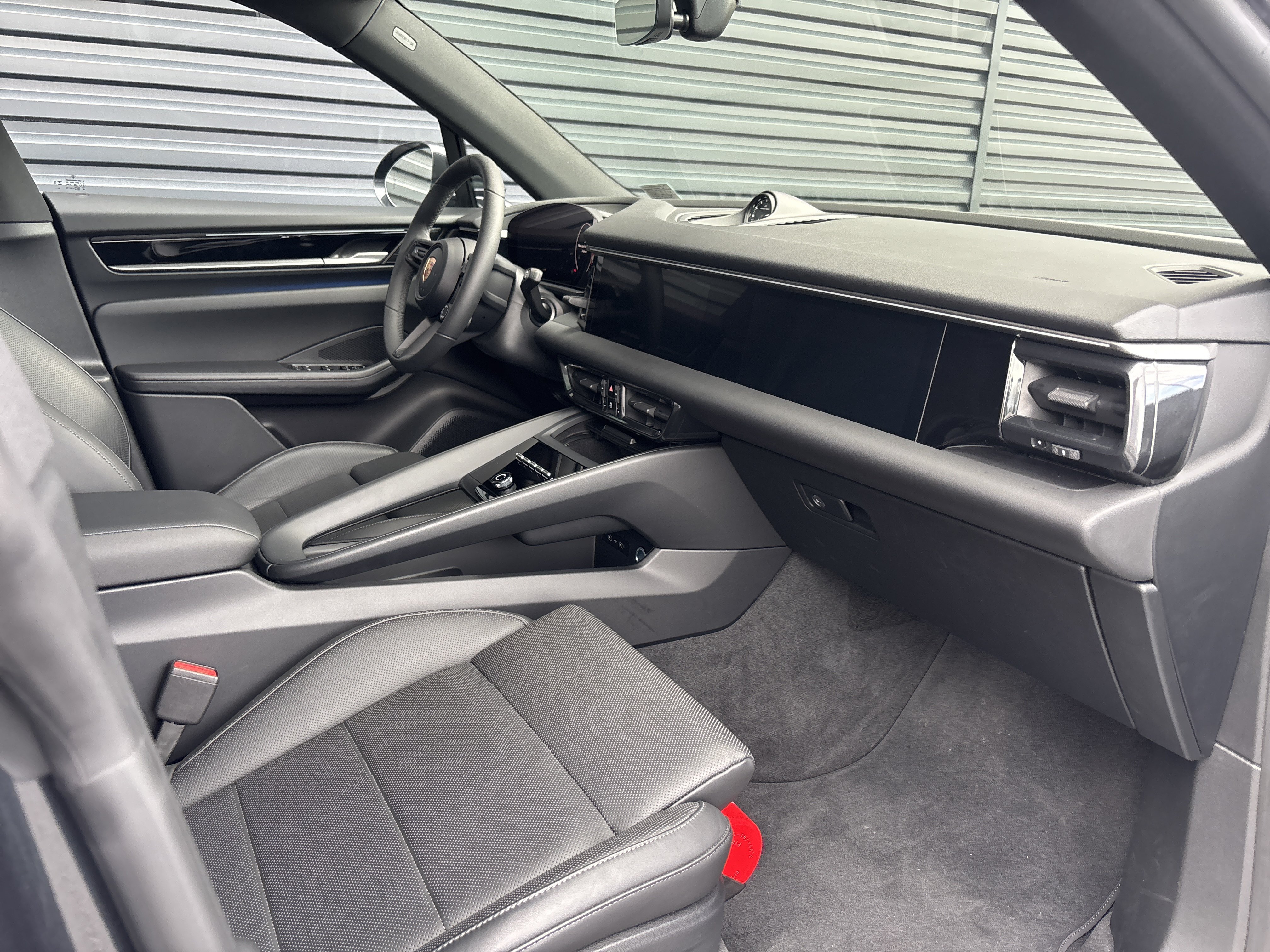 New 2025 Porsche Macan 4 Electric AWD/4WD image 24