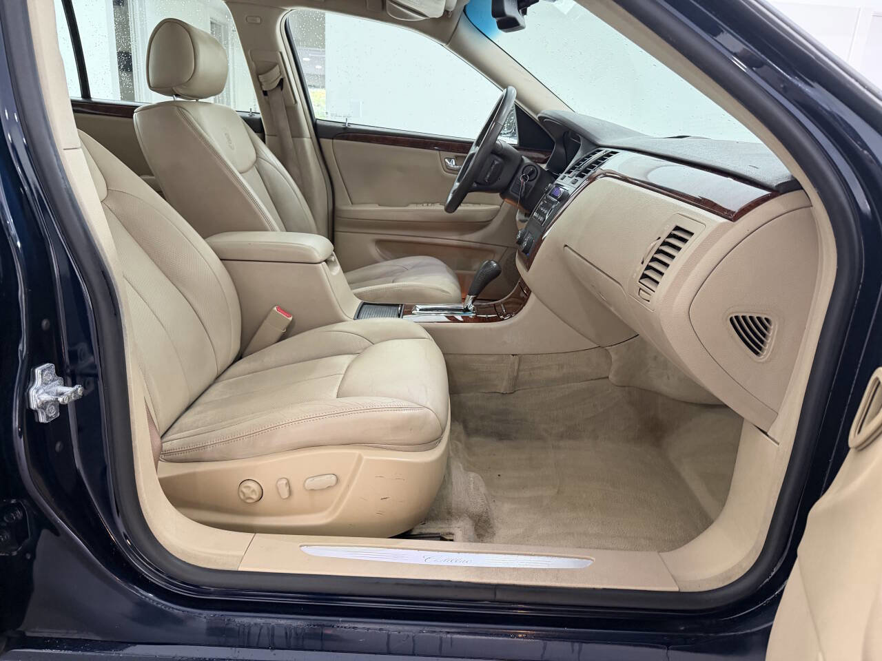 Used 2007 Cadillac DTS Luxury I w/ Trunk Convenience Package FWD image 28