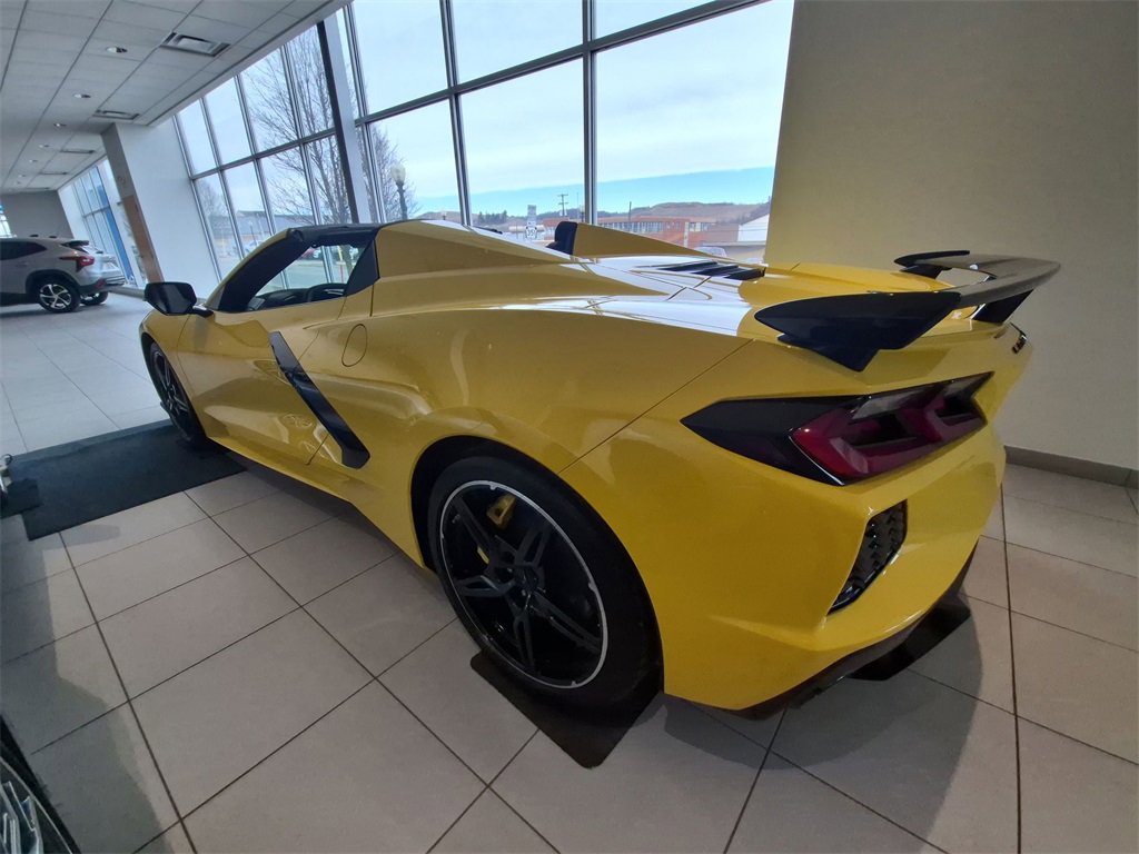 Used 2025 Chevrolet Corvette Stingray Convertible w/ Z51 Performance Package image 5