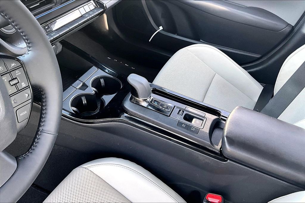 Used 2023 Toyota Prius XLE image 18