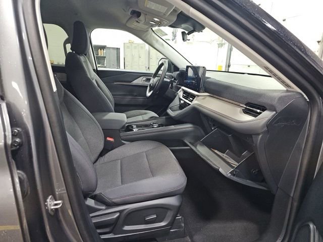 Used 2025 Ford Explorer Active AWD/4WD image 11