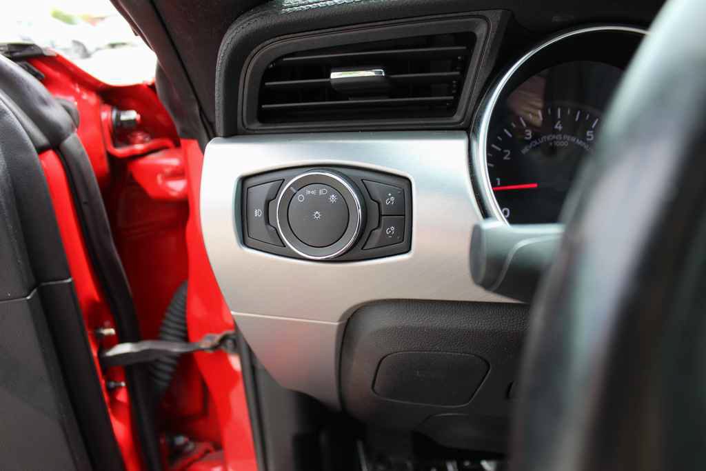 Used 2020 Ford Mustang Premium RWD image 18