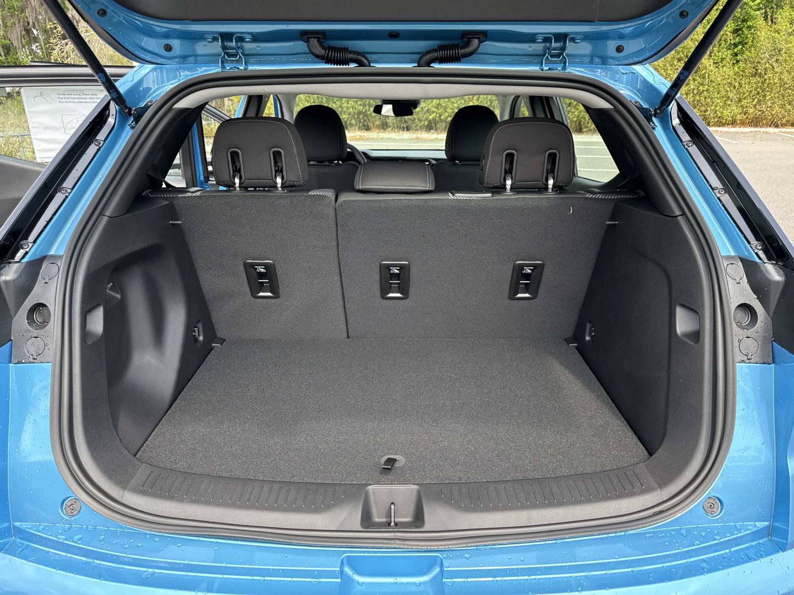 New 2027 Chevrolet Bolt LT w/ Comfort Package FWD image 31