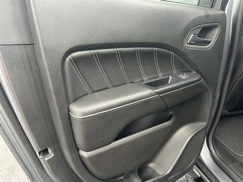 Used 2022 GMC Canyon Denali image 26