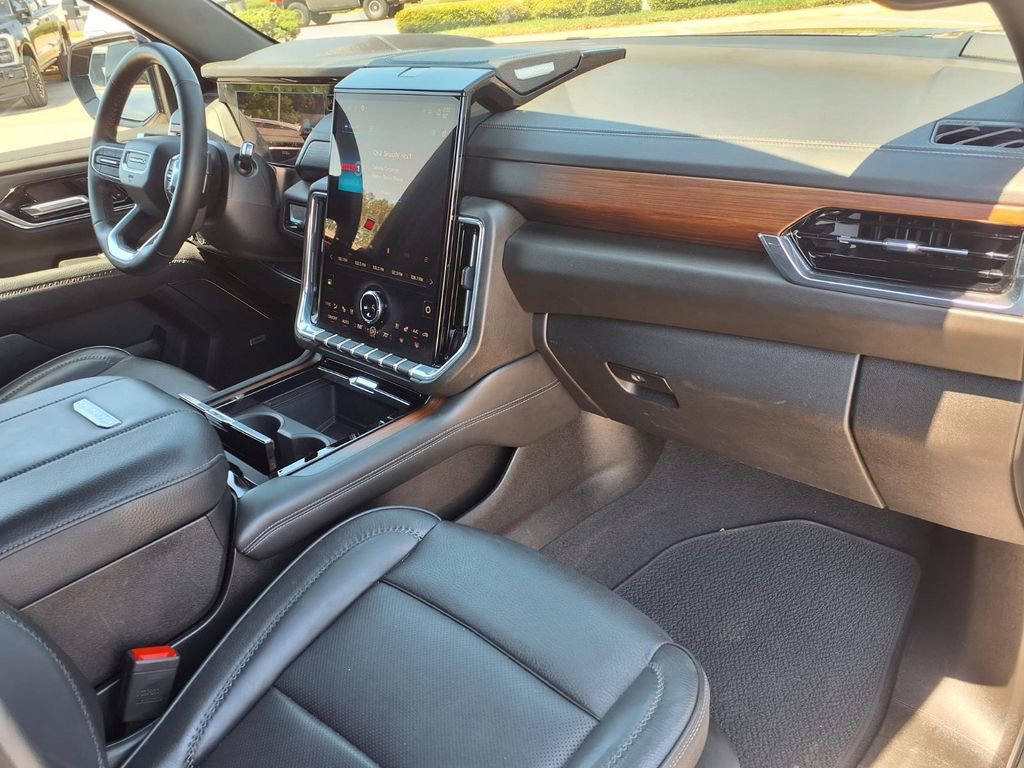 Used 2025 GMC Yukon XL Denali image 12