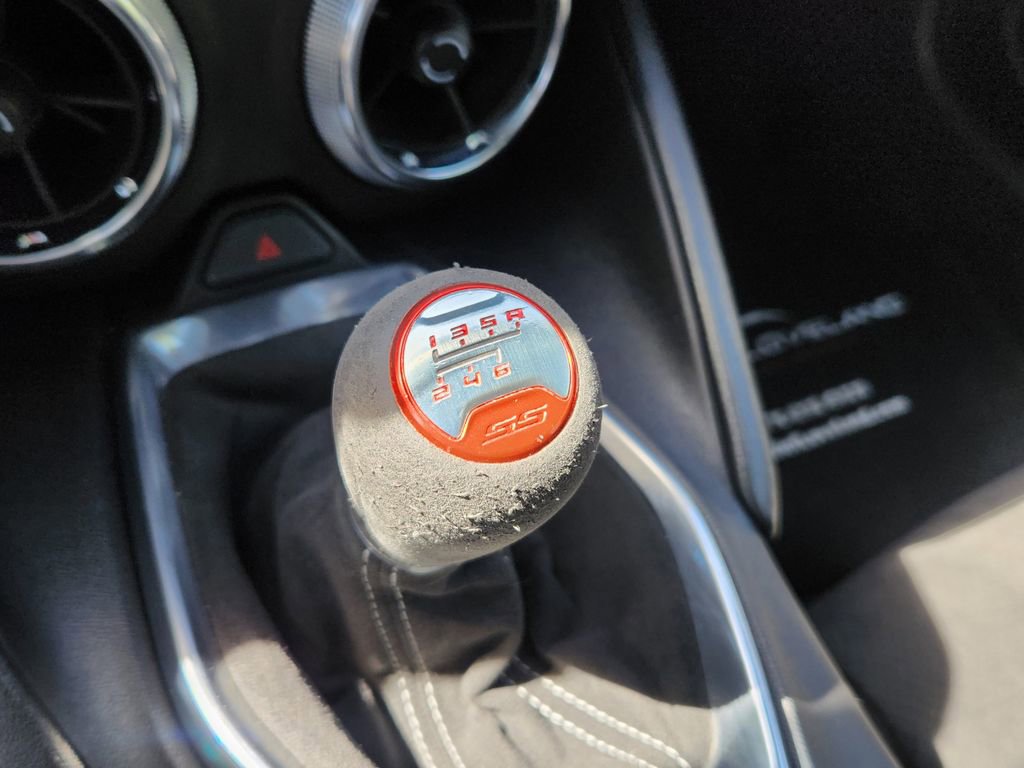 Used 2018 Chevrolet Camaro SS image 28