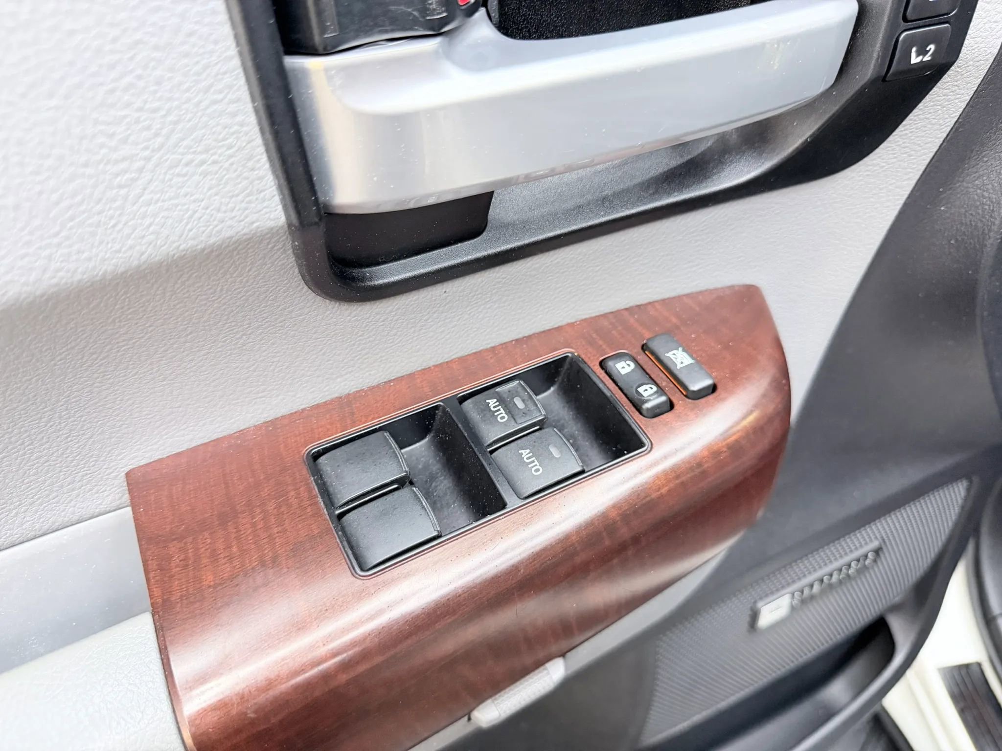 Used 2015 Toyota Sequoia Platinum AWD/4WD image 11