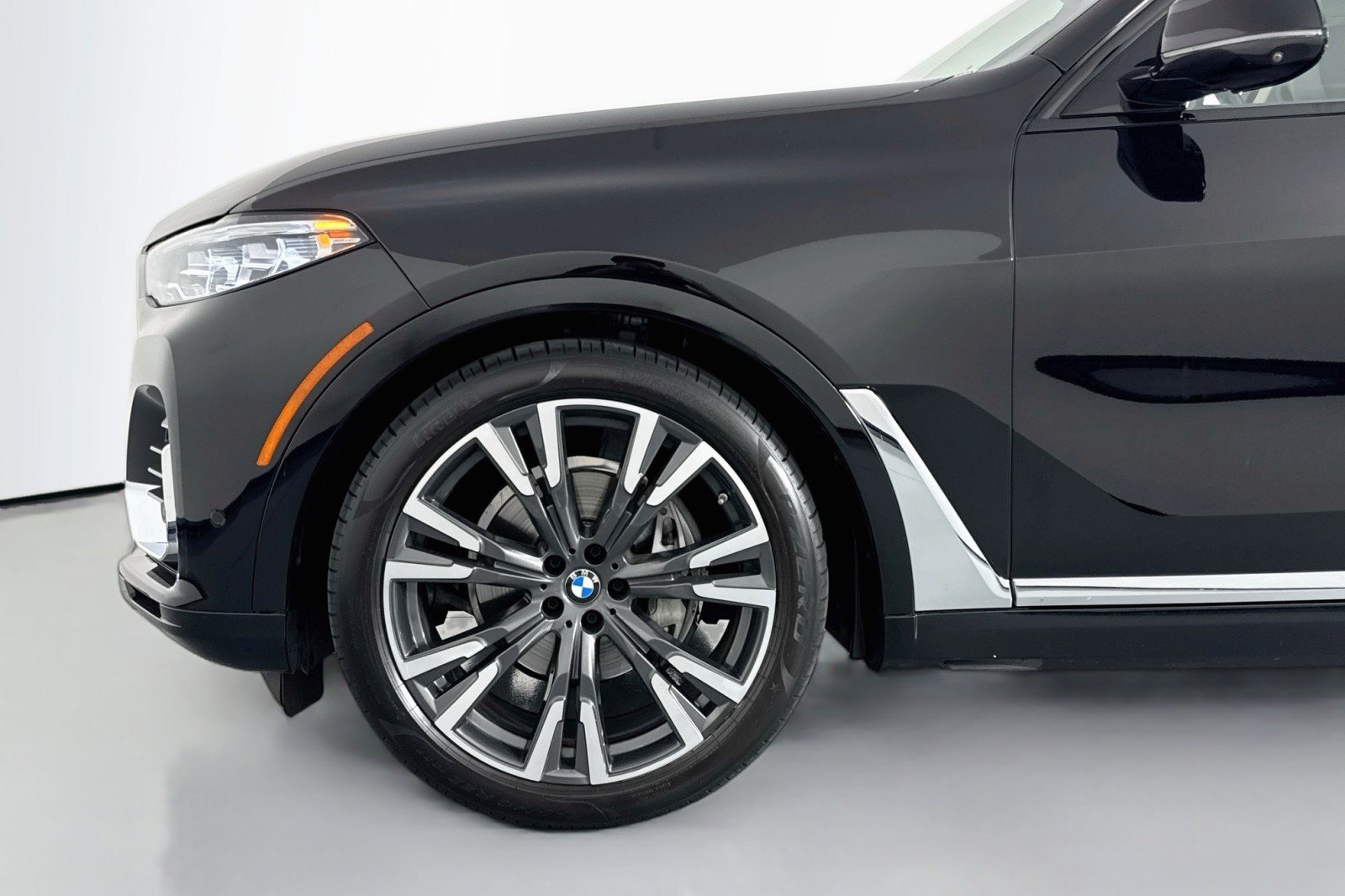 Used 2022 BMW X7 xDrive40i w/ Premium Package AWD/4WD image 11