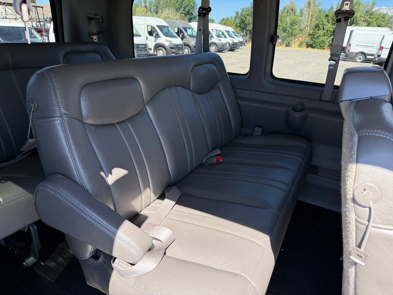 Used 2005 Chevrolet Express 2500 Passenger RWD image 21