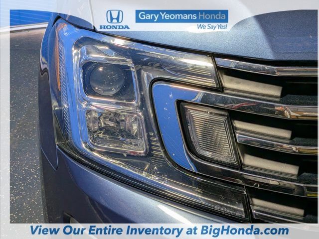 Used 2020 Ford Expedition XLT w/ Equipment Group 202A AWD/4WD image 12