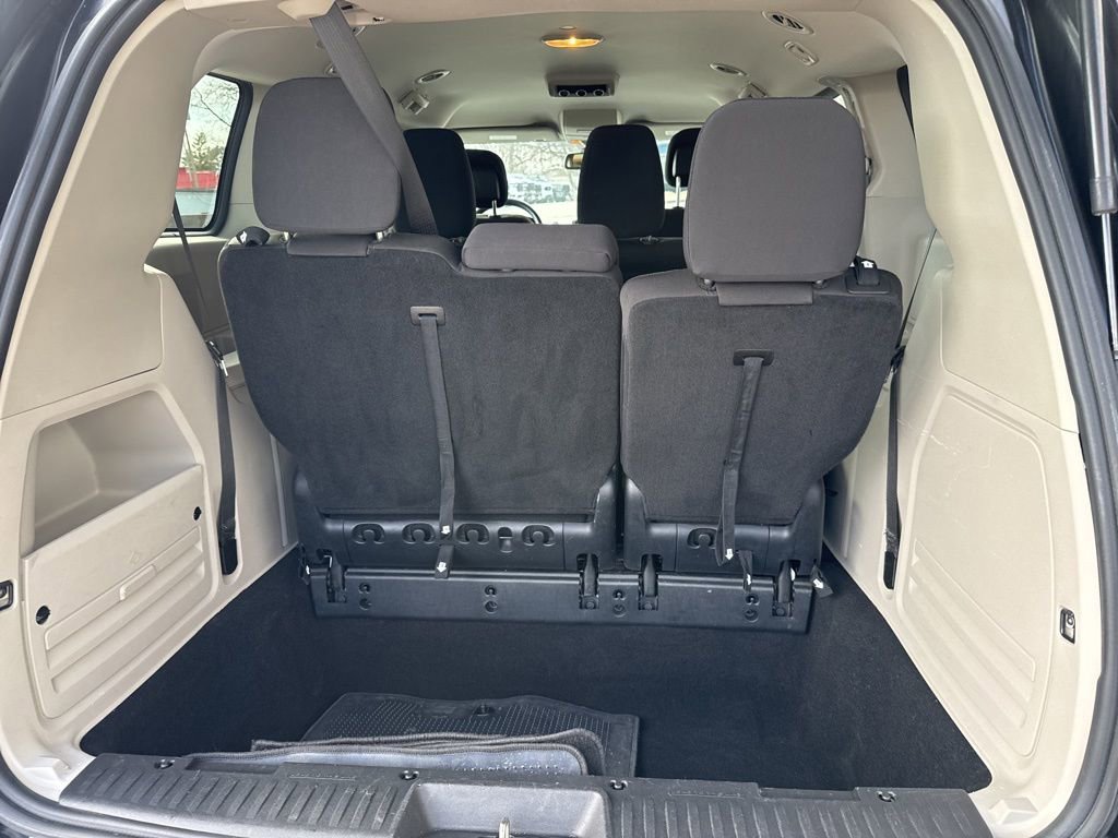 Used 2019 Dodge Grand Caravan SE w/ UConnect Hands-Free Group image 22