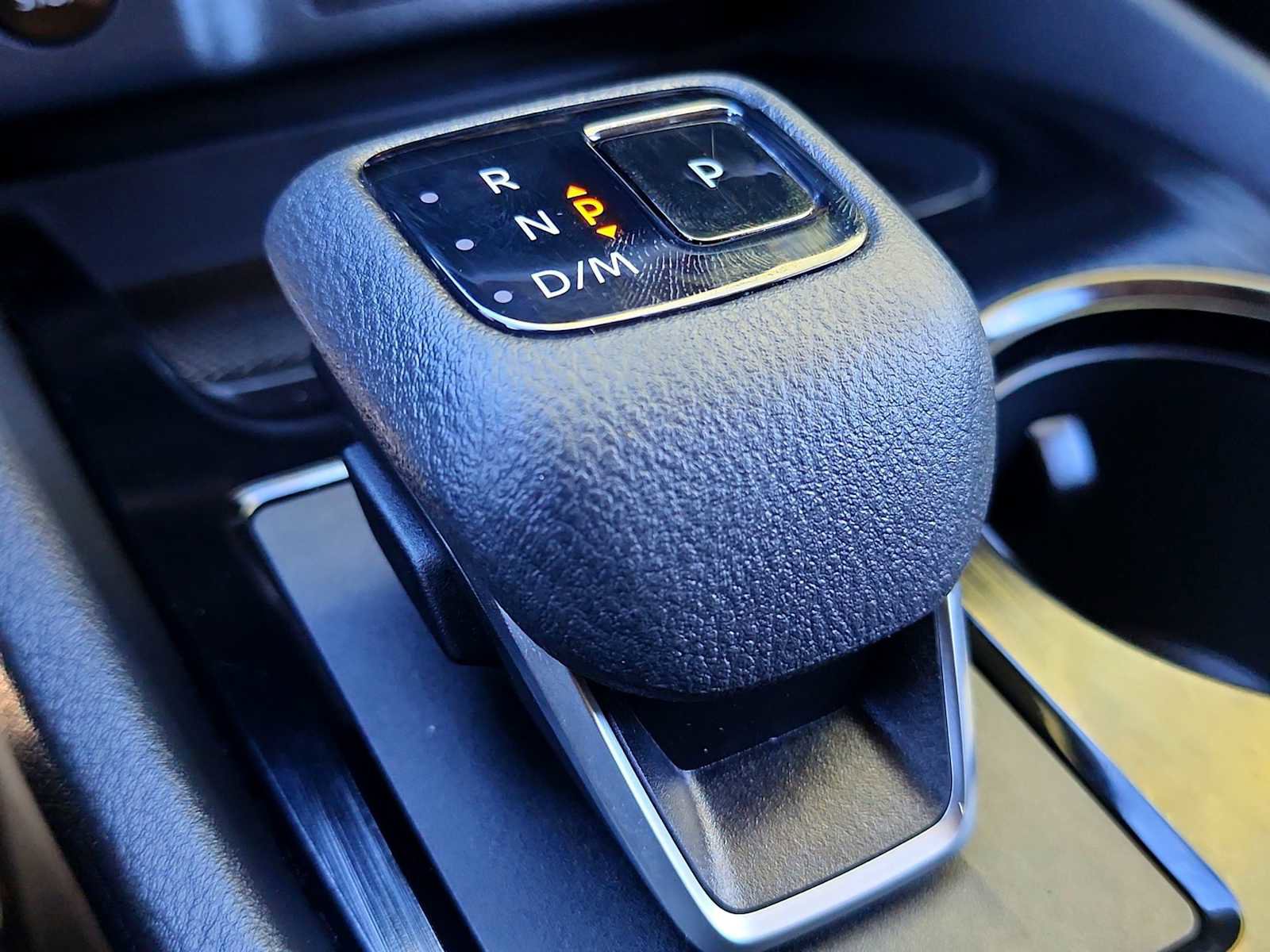 Used 2024 Nissan Rogue SV w/ SV Premium Package image 20