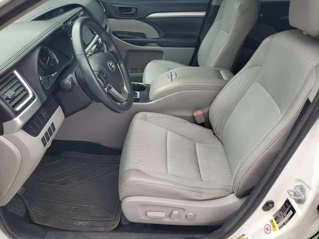 Used 2016 Toyota Highlander Plus FWD image 5