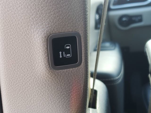 Certified 2024 Chrysler Pacifica Touring-L image 25