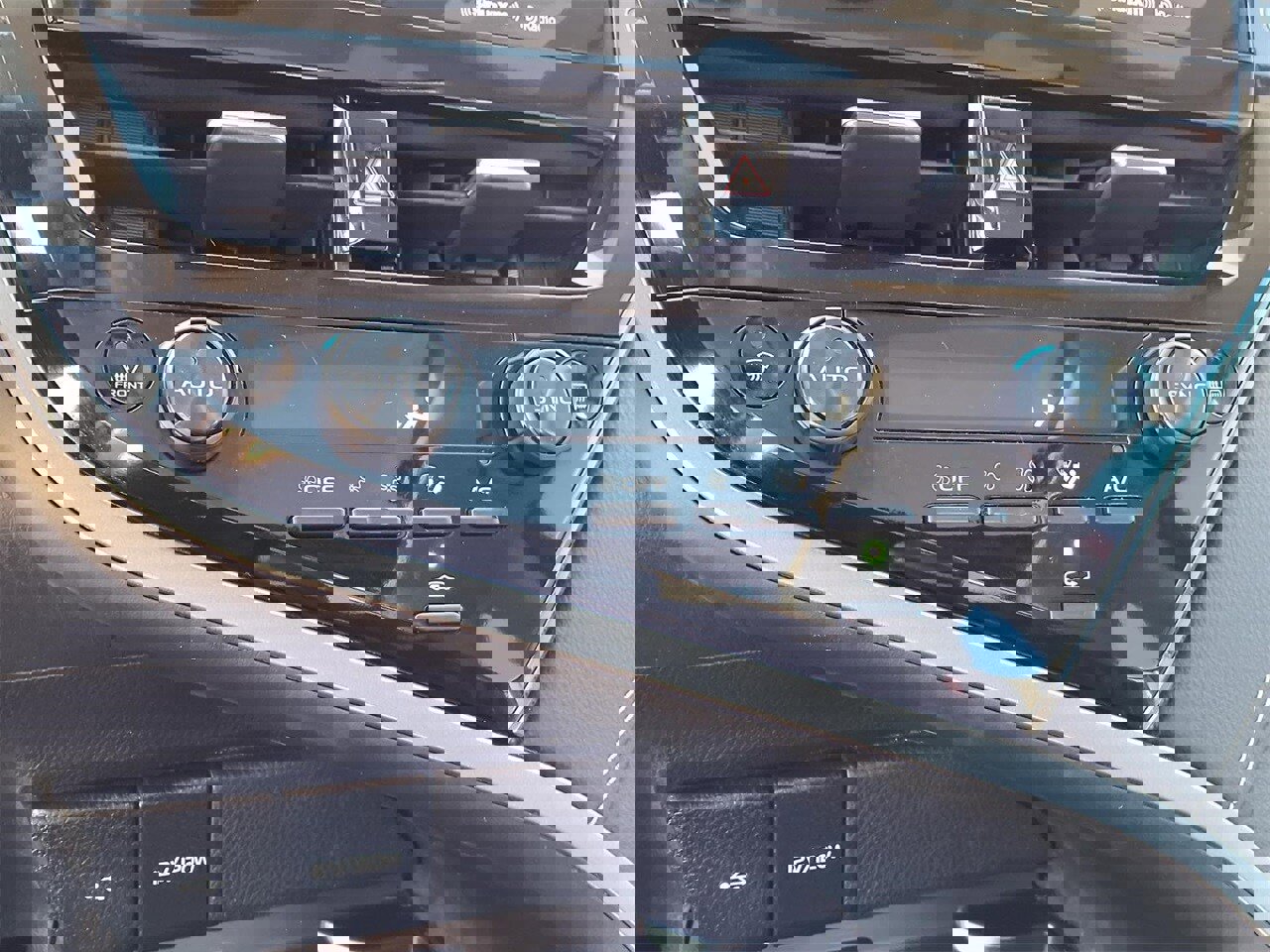 Used 2022 Toyota Camry XSE image 18