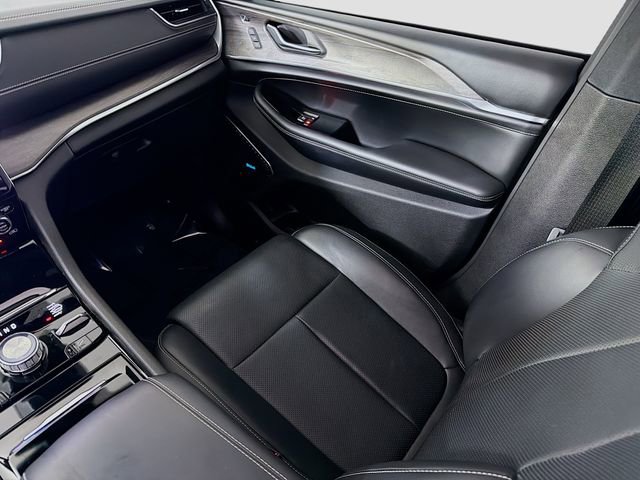 Used 2023 Jeep Grand Cherokee Overland w/ Advanced Protech Group III image 26