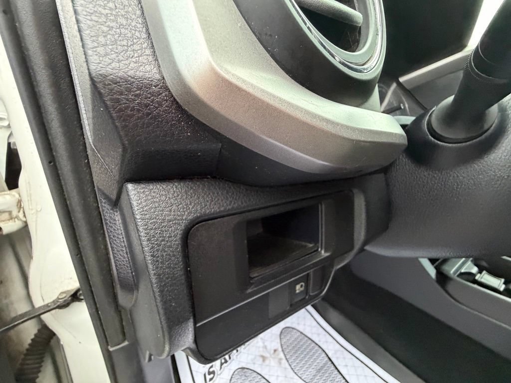 Used 2018 Toyota Tacoma SR5 AWD/4WD image 16