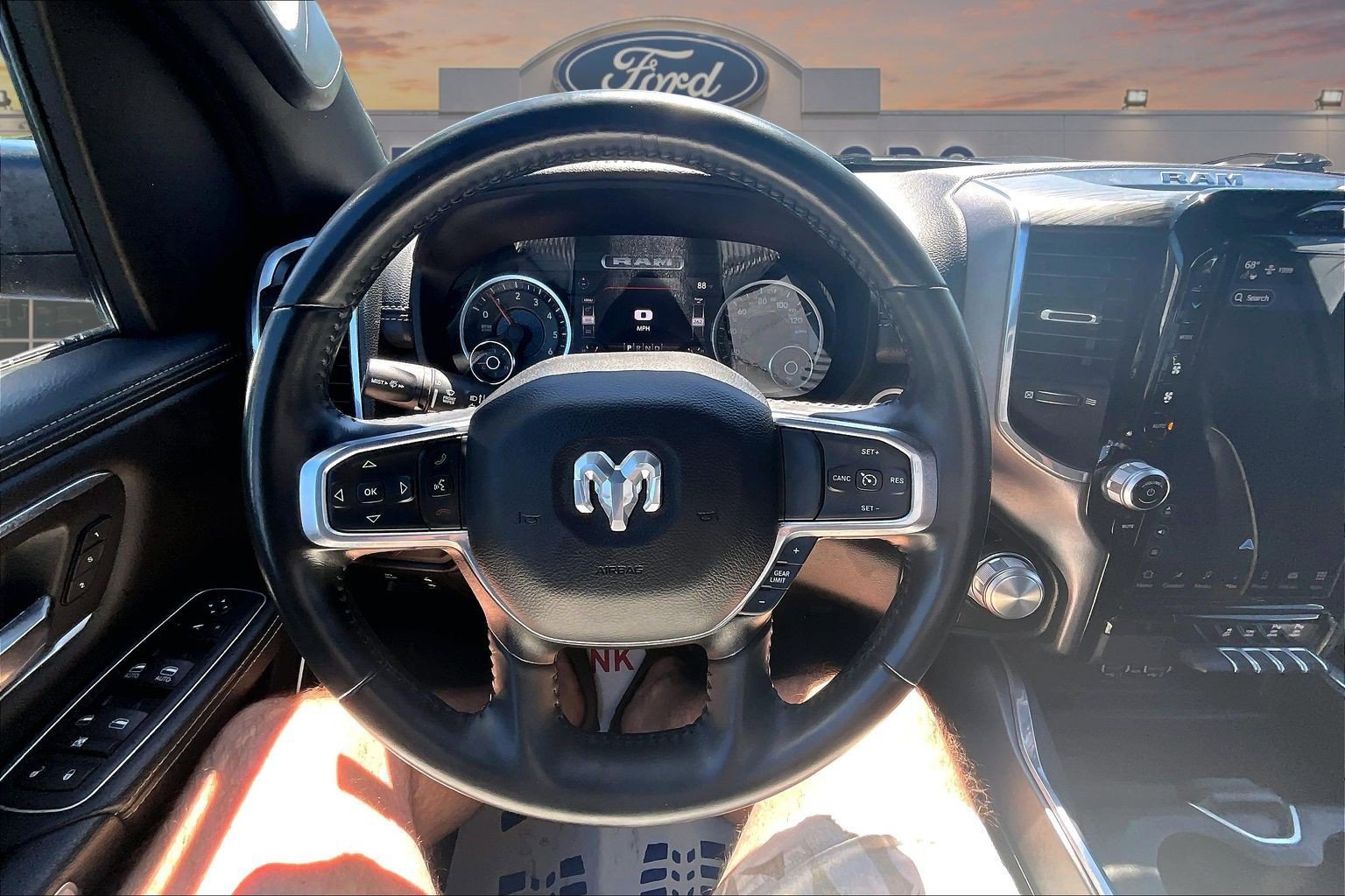 Used 2023 RAM 1500 Laramie AWD/4WD image 5