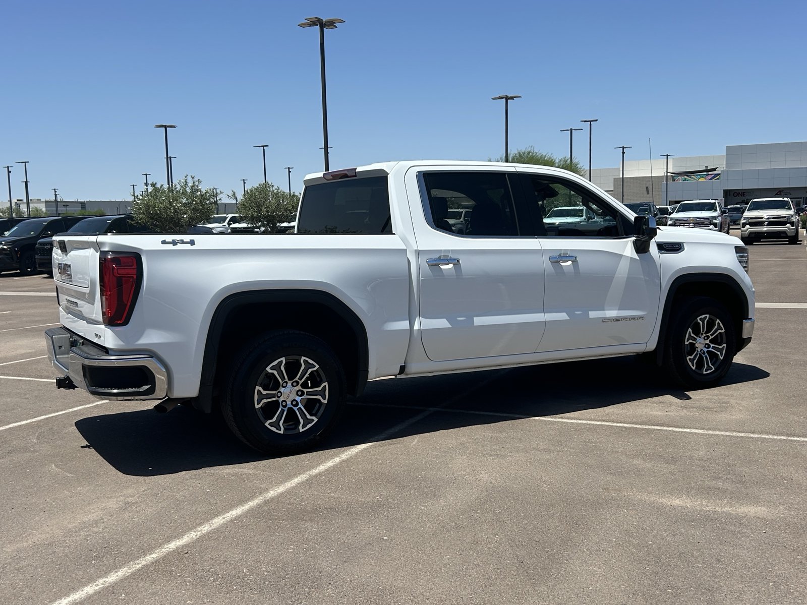 Certified 2025 GMC Sierra 1500 SLT AWD/4WD image 5