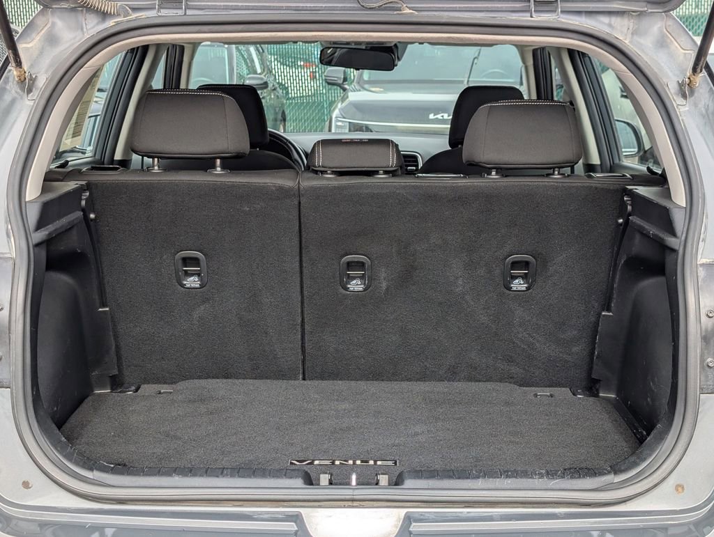 Used 2024 Hyundai Venue SEL image 22