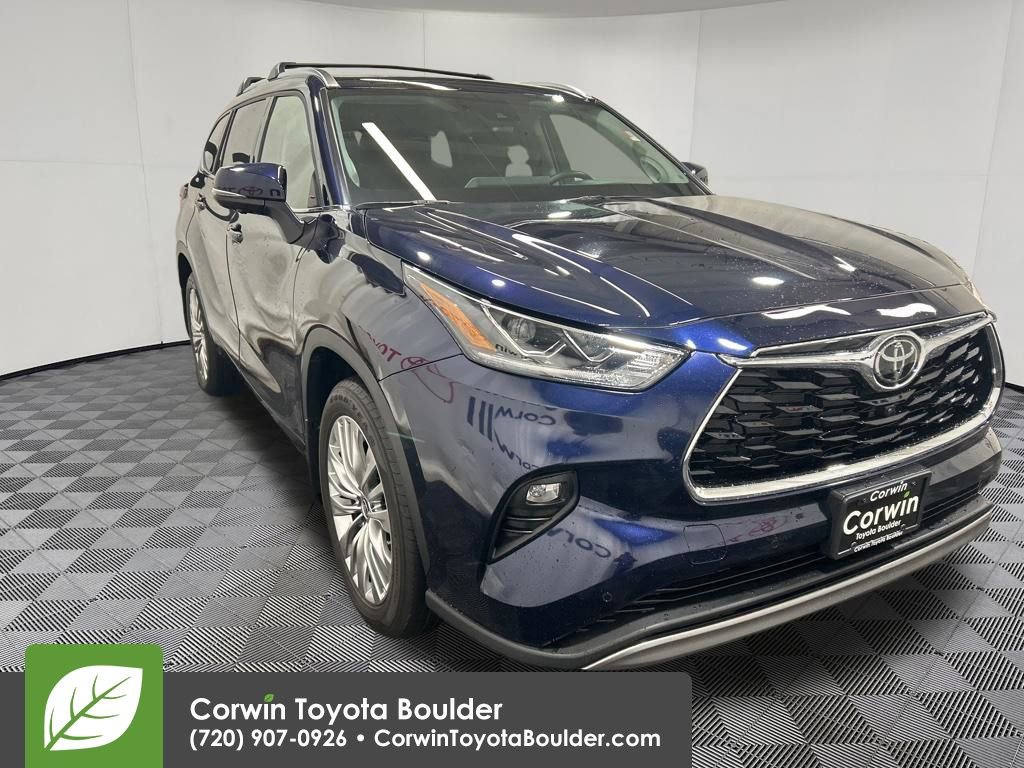 Used 2025 Toyota Highlander Platinum AWD/4WD image 1