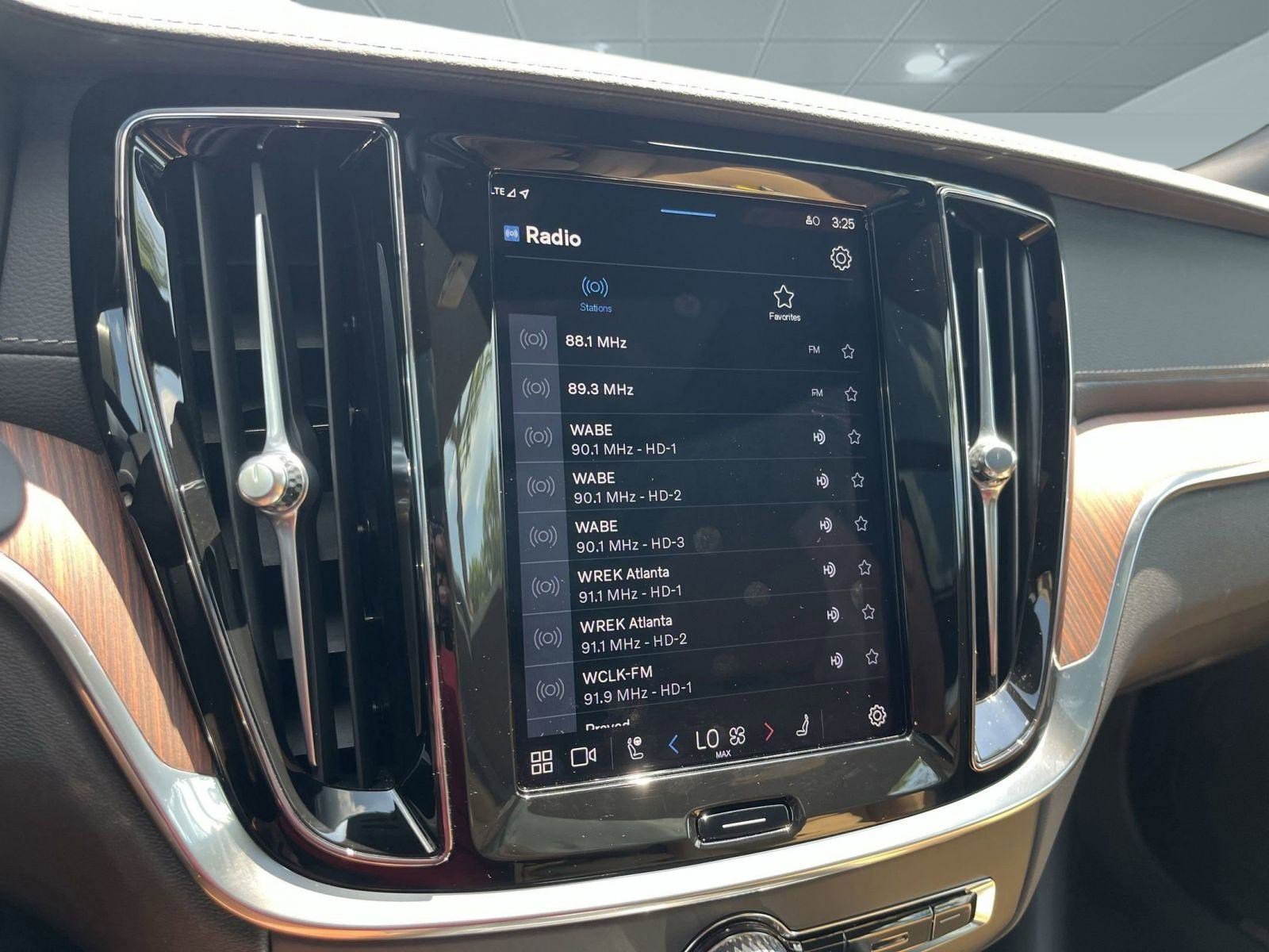 Certified 2025 Volvo V60 B5 Cross Country Ultra image 30