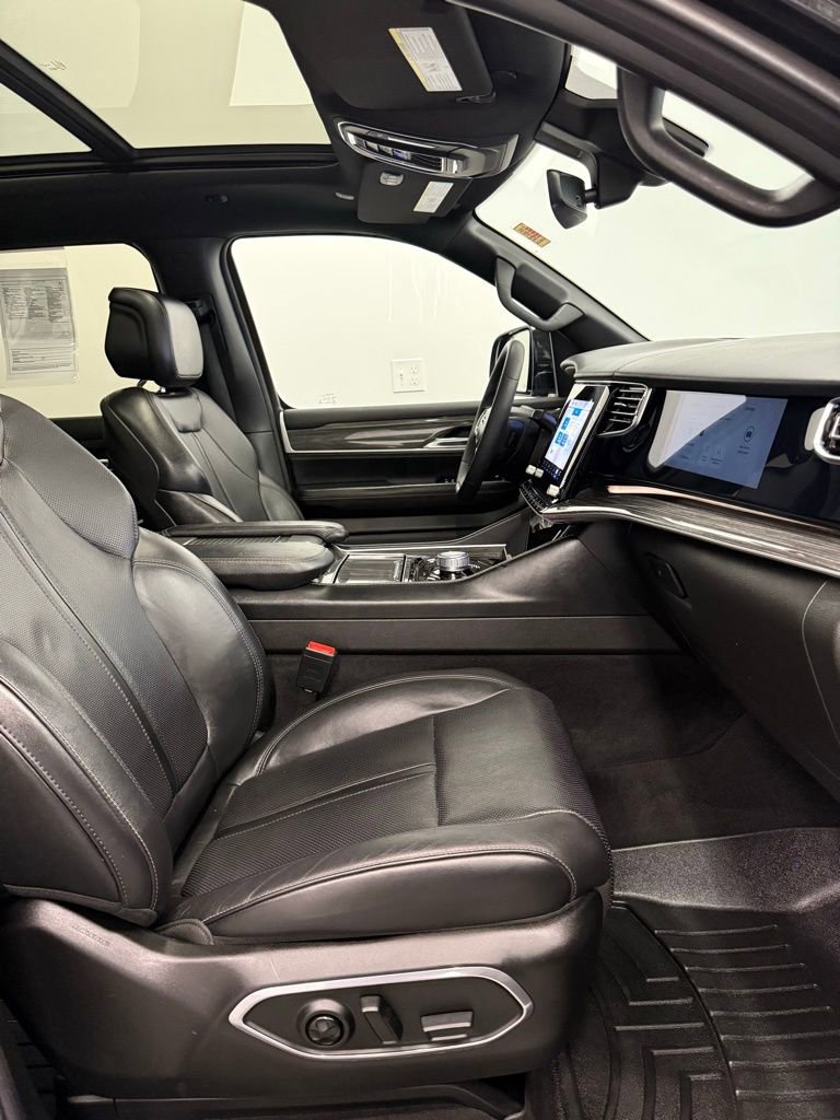 Used 2022 Jeep Wagoneer Series III w/ Premium Group I image 15