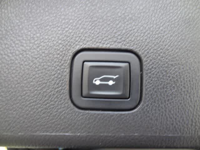 Used 2016 Cadillac SRX Premium w/ Midnight Edition Package FWD image 10