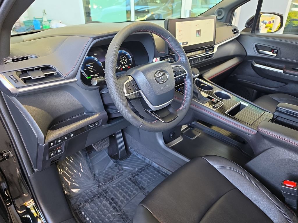 Used 2025 Toyota Sienna XSE AWD/4WD image 11