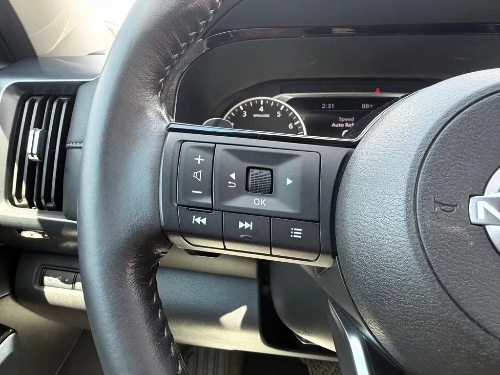 Used 2025 Nissan Pathfinder SL w/ Black Appearance Package AWD/4WD image 16