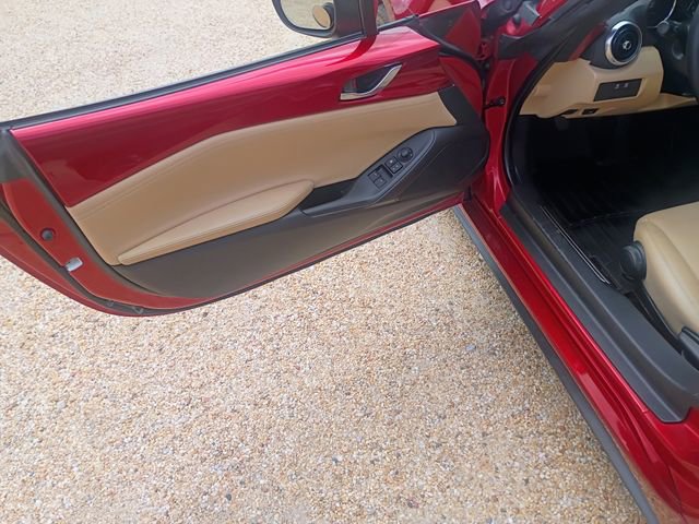 Used 2020 MAZDA MX-5 Miata RF Grand Touring RWD image 19