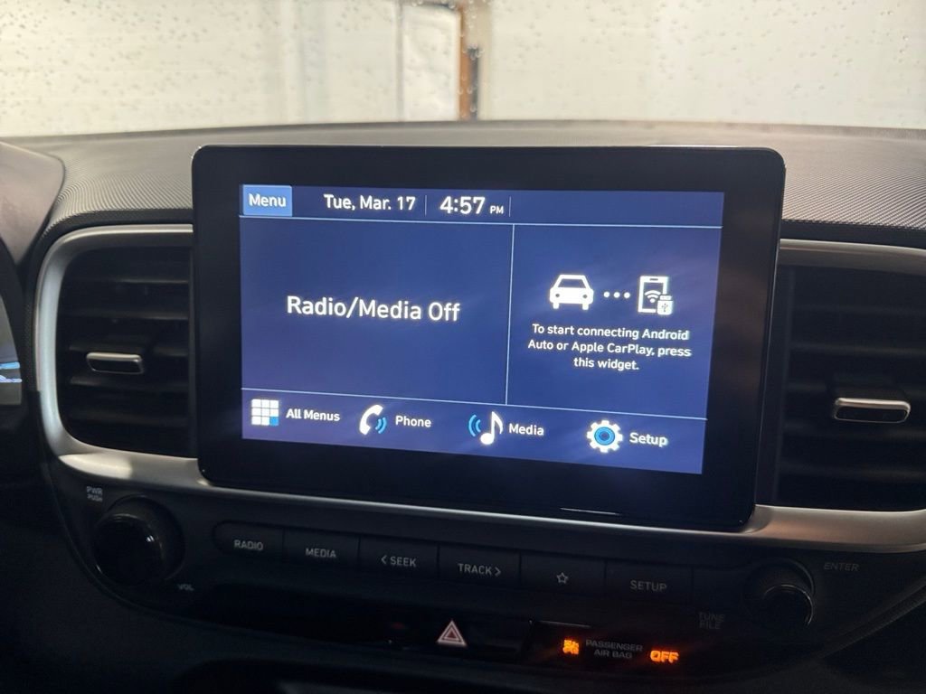 Used 2023 Hyundai Venue SE image 17