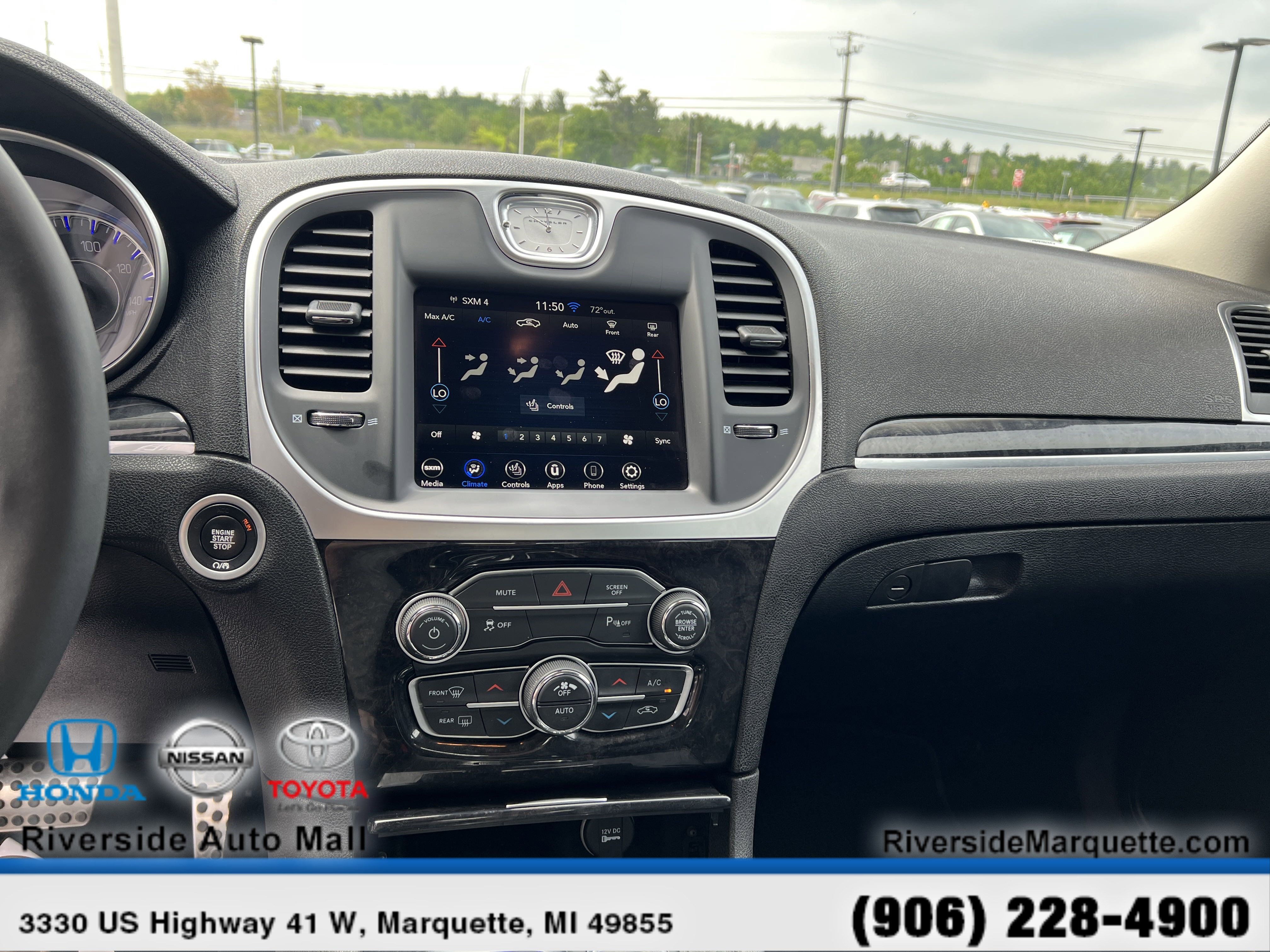 Used 2023 Chrysler 300 Touring L w/ Comfort Group image 17