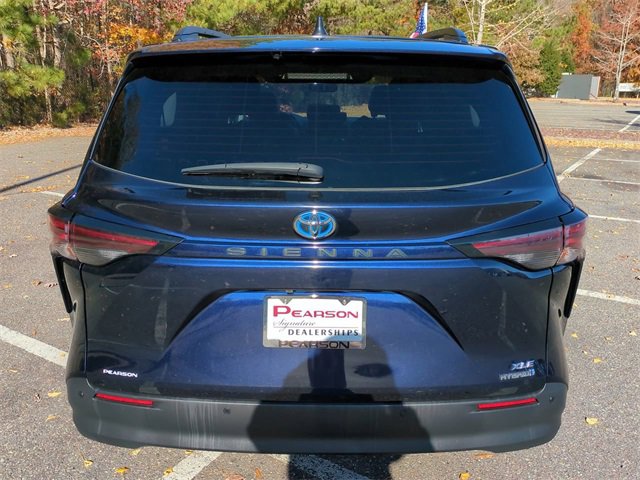 Used 2024 Toyota Sienna XLE image 5