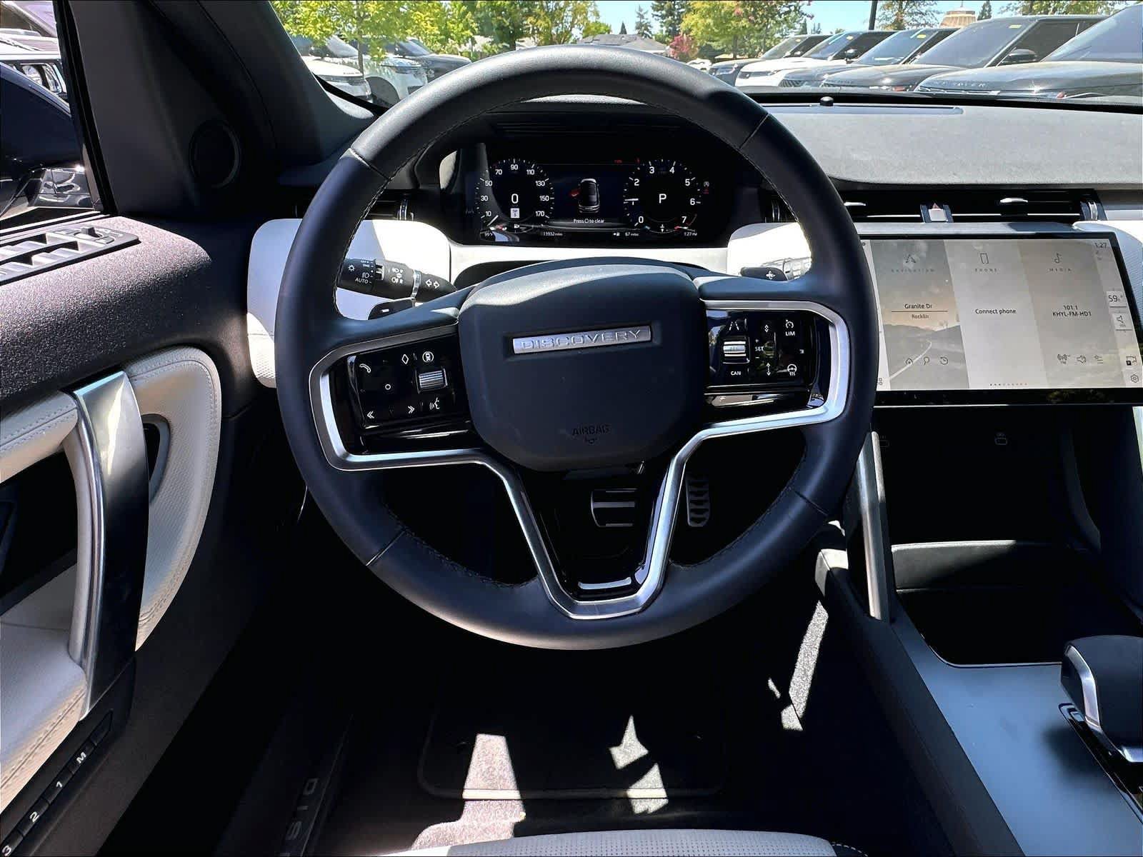 Used 2025 Land Rover Discovery Sport Dynamic SE AWD/4WD image 5