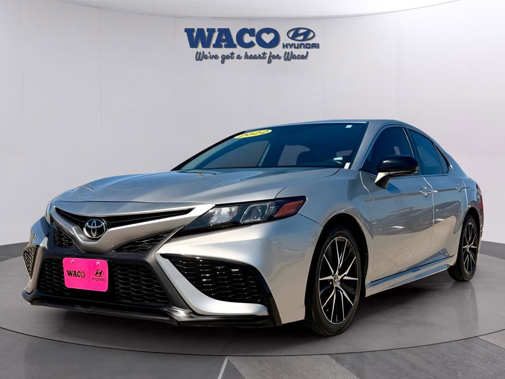 Used 2022 Toyota Camry SE image 1