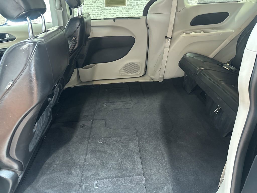 Used 2022 Chrysler Pacifica Touring-L image 15