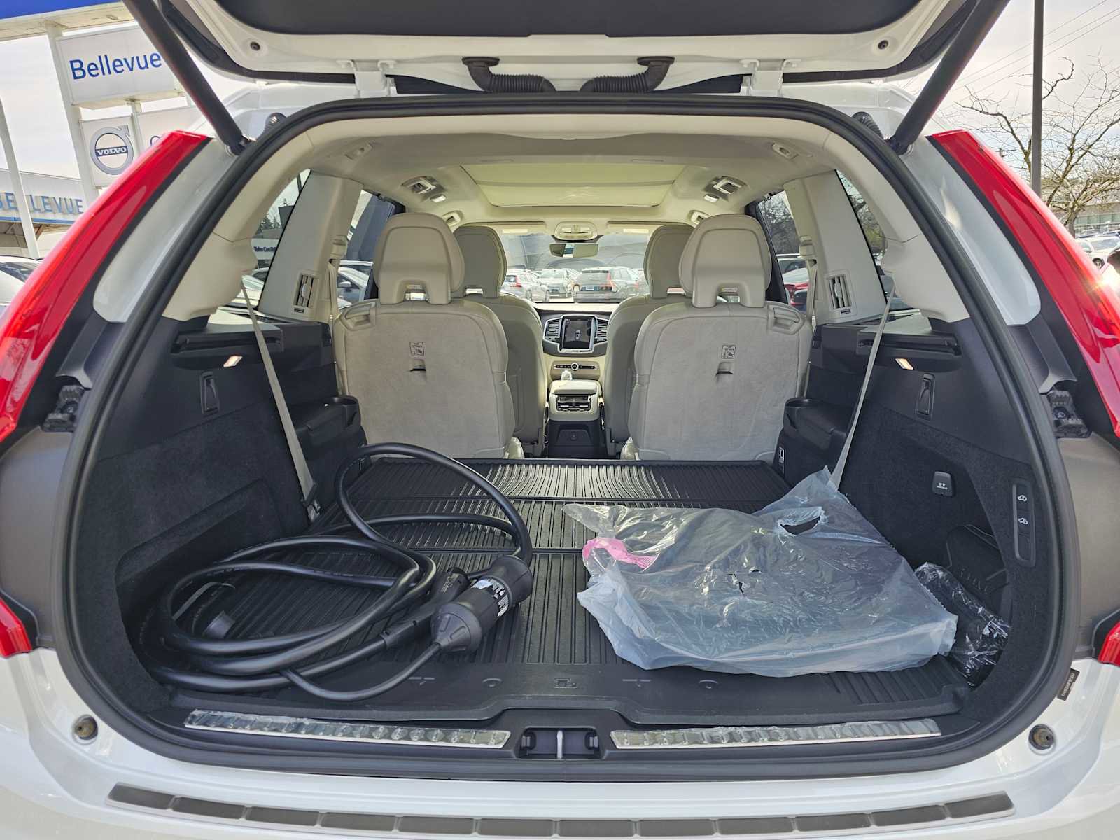 Used 2023 Volvo XC90 T8 Ultimate w/ Protection Package Premier image 15