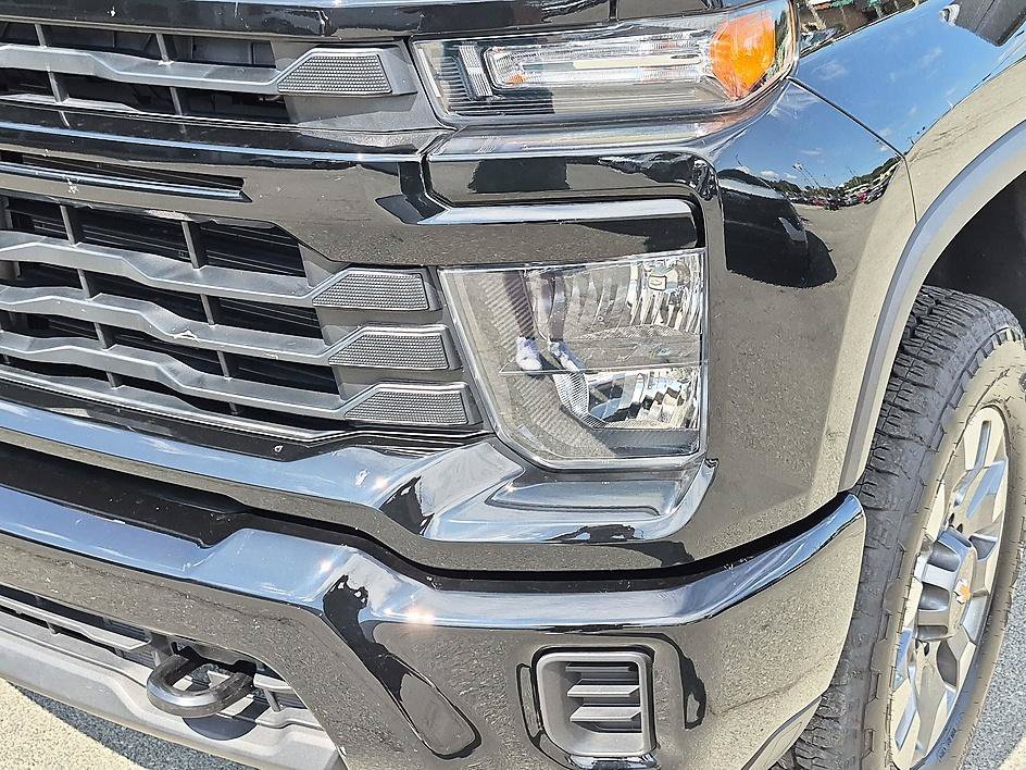 Used 2025 Chevrolet Silverado 2500 Custom AWD/4WD image 9