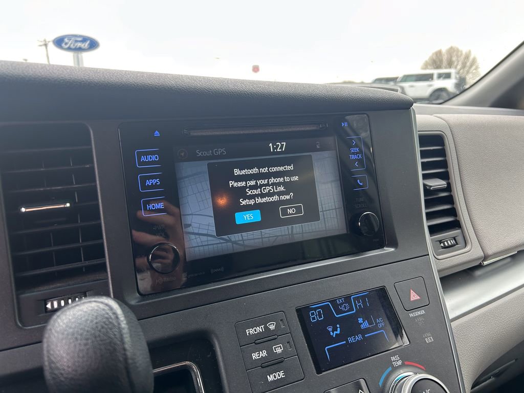 Used 2017 Toyota Sienna LE image 24